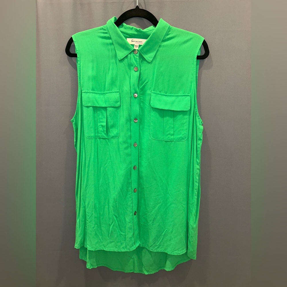 Two by Vince Camuto Green Sleeveless Button Down Polo Top